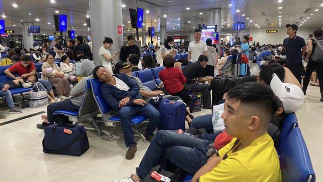 3 ngày 650 chuyến bay từ Tân Sơn Nhất bị chậm- Ảnh 1.