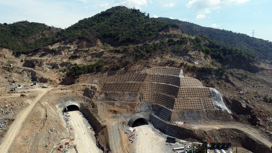 Công nghệ đào hầm xuyên núi hàng đầu thế giới giúp thi công thần tốc tuyến cao tốc 7.600 tỷ ở Việt Nam- Ảnh 2.