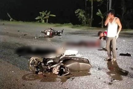 Tai nạn xe máy khiến 2 người tử vong tại chỗ ở Hòa Bình- Ảnh 1.
