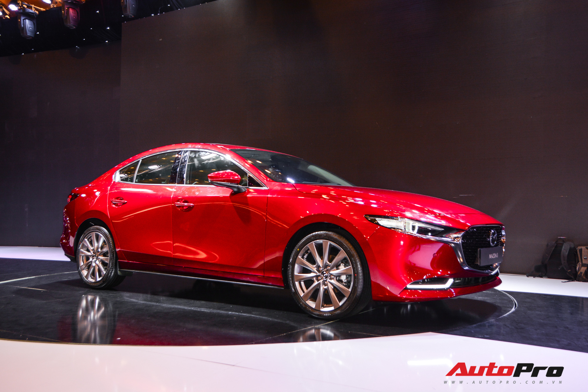 Bảng này cho thấy Mazda3 Signature 2024 chiều khách Việt thế nào so với loạt đối thủ: Máy yếu nhất nhưng nhiều trang bị xịn sò- Ảnh 1.