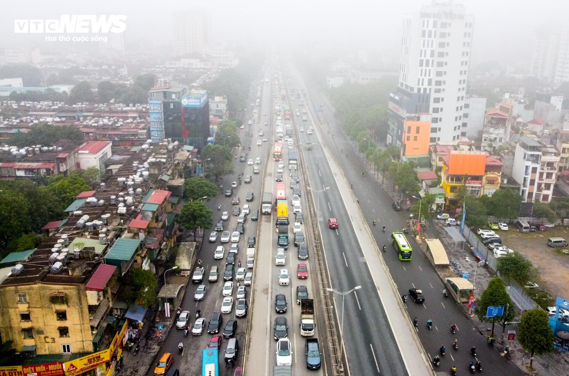 Đường vành đai hướng ra khỏi Hà Nội tắc từ sớm, gần 1 tiếng mới đi được 1km- Ảnh 5.