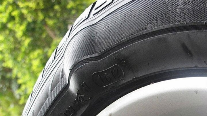 Dấu hiệu cảnh báo lốp xe của bạn có vấn đề- Ảnh 3.