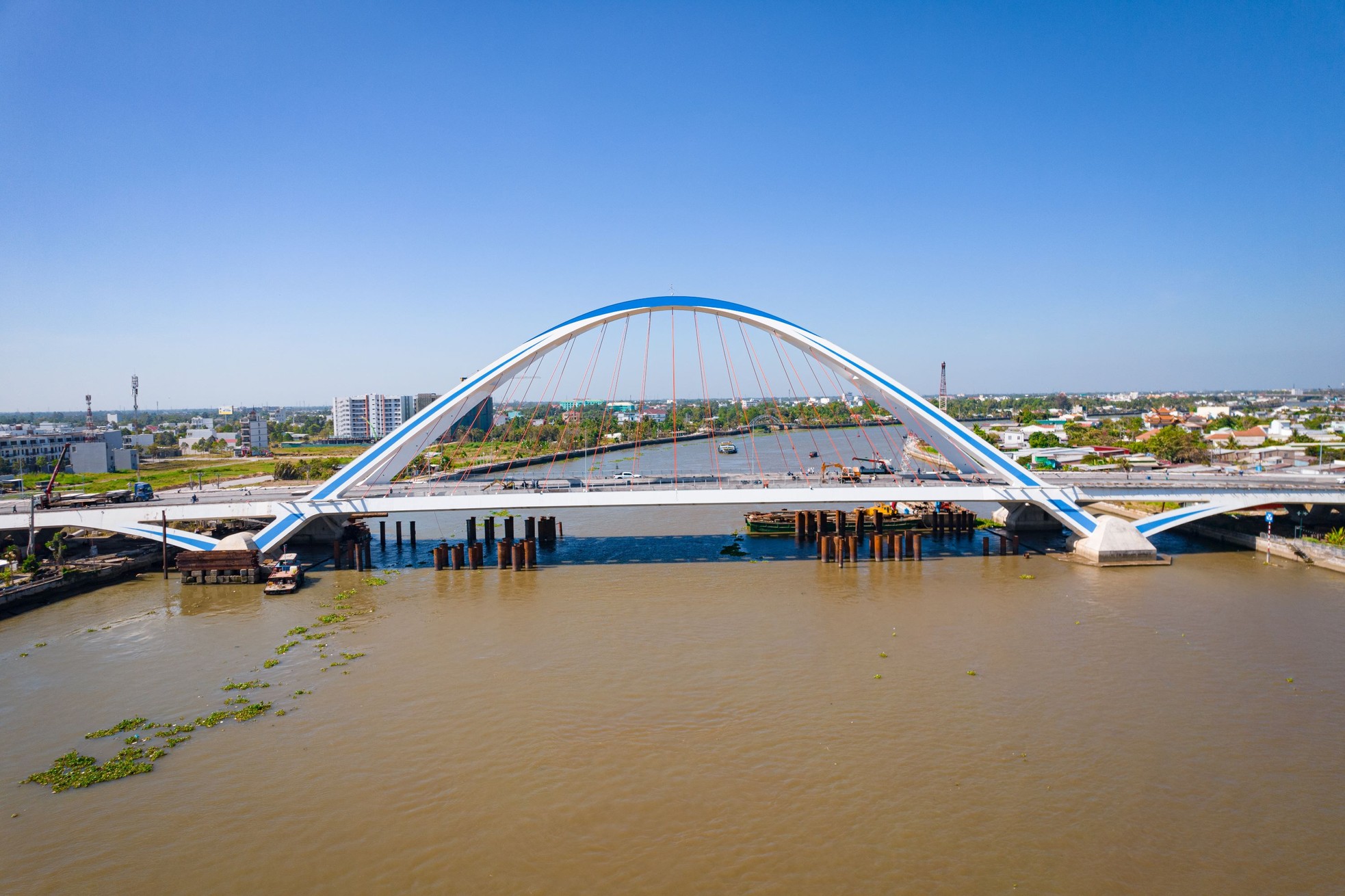 Cầu gần 800 tỷ đồng bắc qua sông Cần Thơ thông xe vào 27 Tết- Ảnh 1.