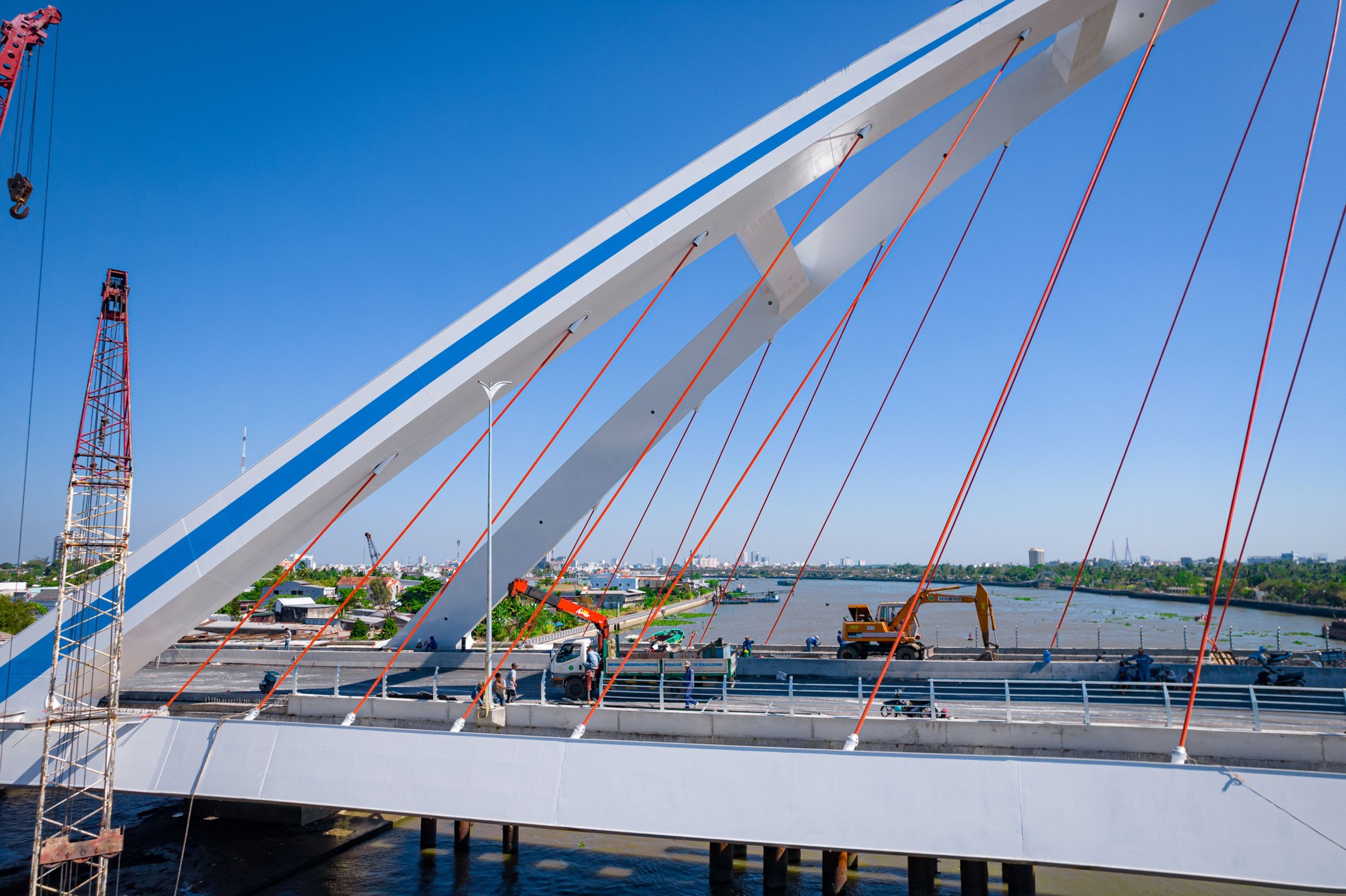 Cầu gần 800 tỷ đồng bắc qua sông Cần Thơ thông xe vào 27 Tết- Ảnh 4.