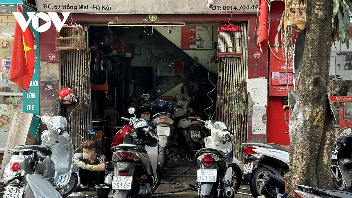 Mòn mỏi chờ cắt tóc, rửa xe ở Hà Nội những ngày cận Tết Giáp Thìn- Ảnh 8.