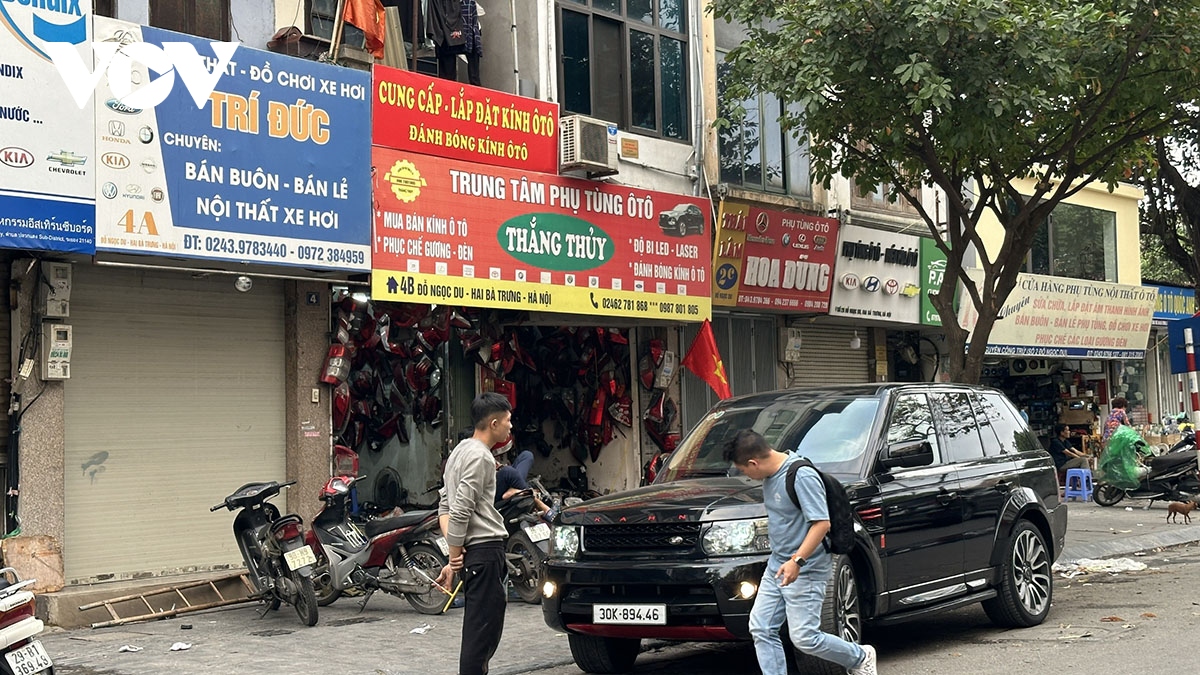 Mòn mỏi chờ cắt tóc, rửa xe ở Hà Nội những ngày cận Tết Giáp Thìn- Ảnh 12.