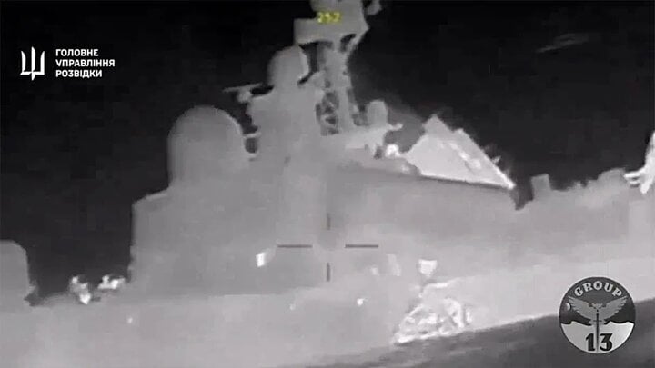 Ukraine công khai 6 USV đánh chìm tàu chiến Ivanovets Nga- Ảnh 1.