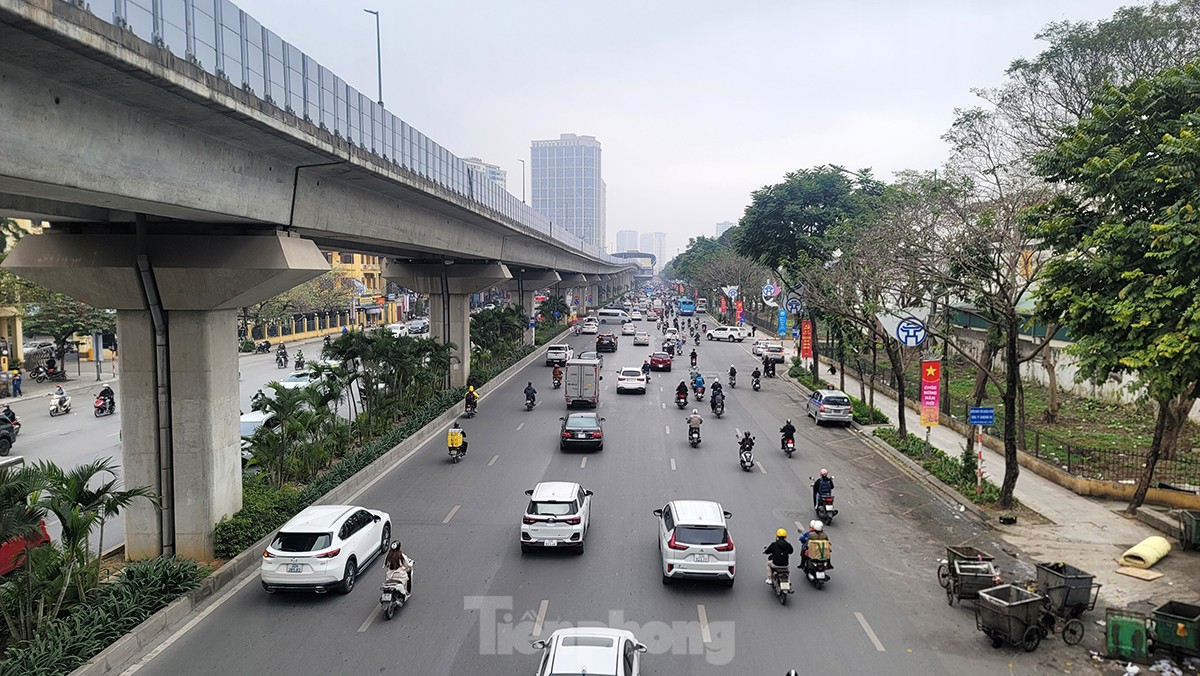 Giao thông Hà Nội 'khác lạ' ngày cận Tết- Ảnh 8.