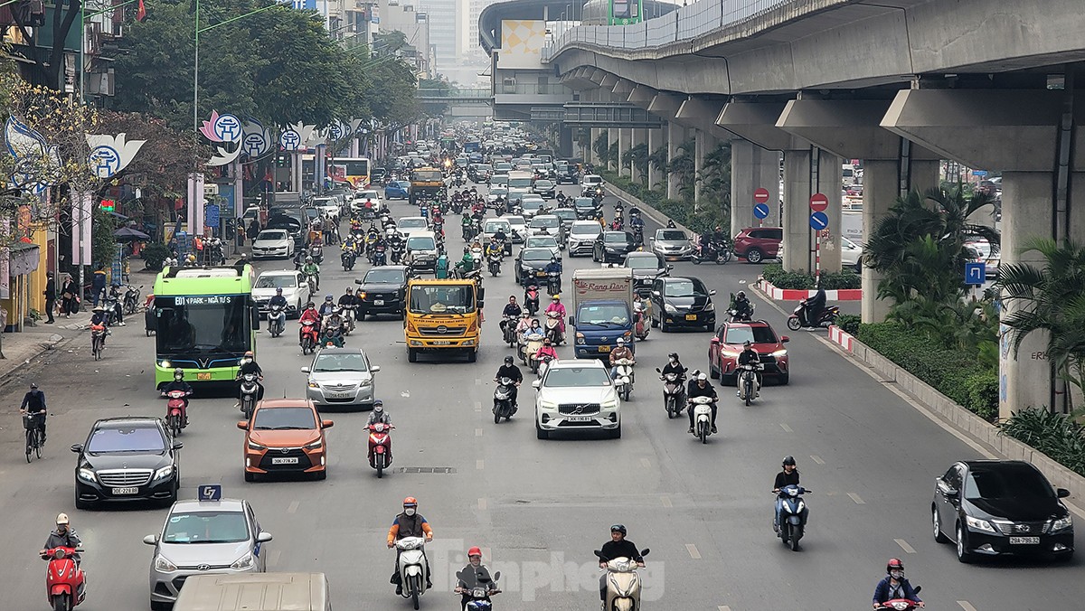 Giao thông Hà Nội 'khác lạ' ngày cận Tết- Ảnh 10.