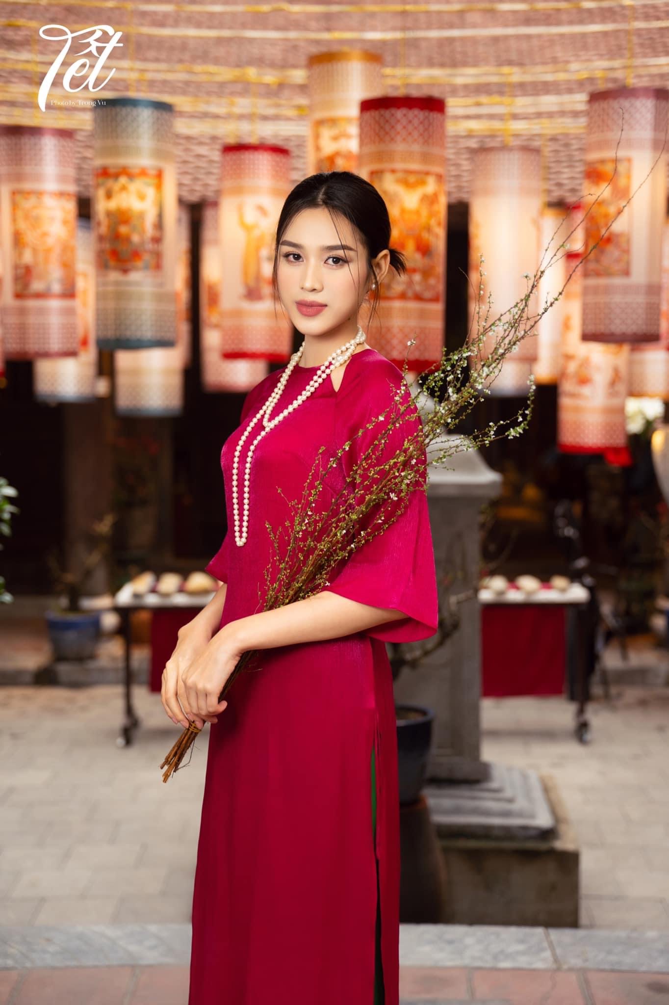 Hoa hậu Đỗ Hà bị soi hình hẹn hò với thiếu gia, có hành động gây chú ý trong tiệc tất niên- Ảnh 5.