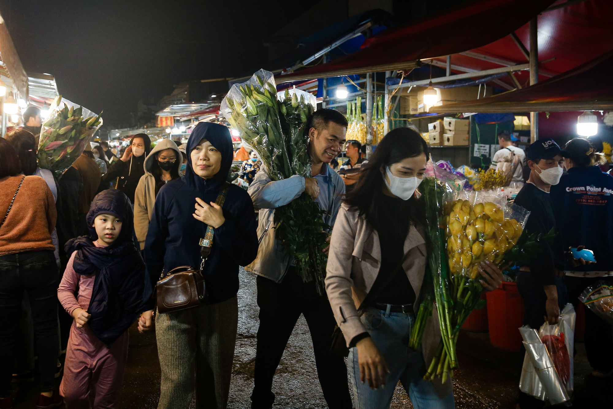 Chợ hoa Quảng Bá nhộn nhịp những ngày cận Tết Giáp Thìn 2024- Ảnh 13.