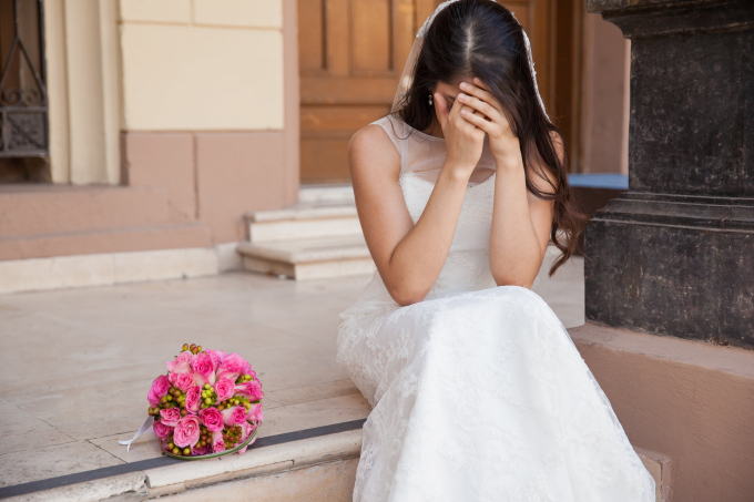 Tranh cãi vụ cô dâu mời cưới lớp cấp 3 qua tin nhắn trên mạng, ai cũng 