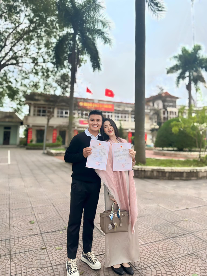 Chu Thanh Huyền về thăm nhà chồng, Quang Hải lên núi làm từ thiện trước khi đăng kí kết hôn- Ảnh 2.