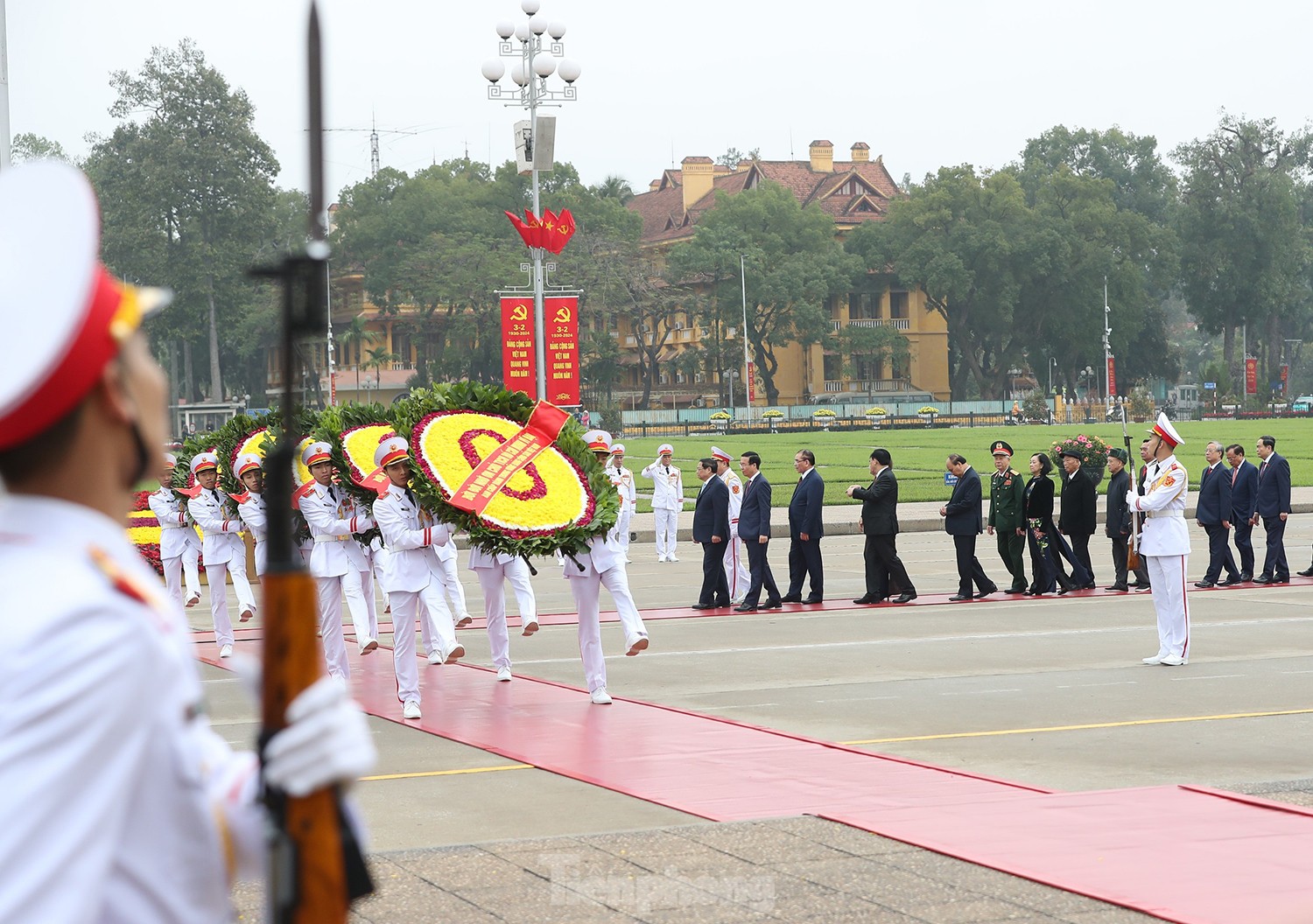 Lãnh đạo Đảng, Nhà nước vào lăng viếng Chủ tịch Hồ Chí Minh- Ảnh 1.