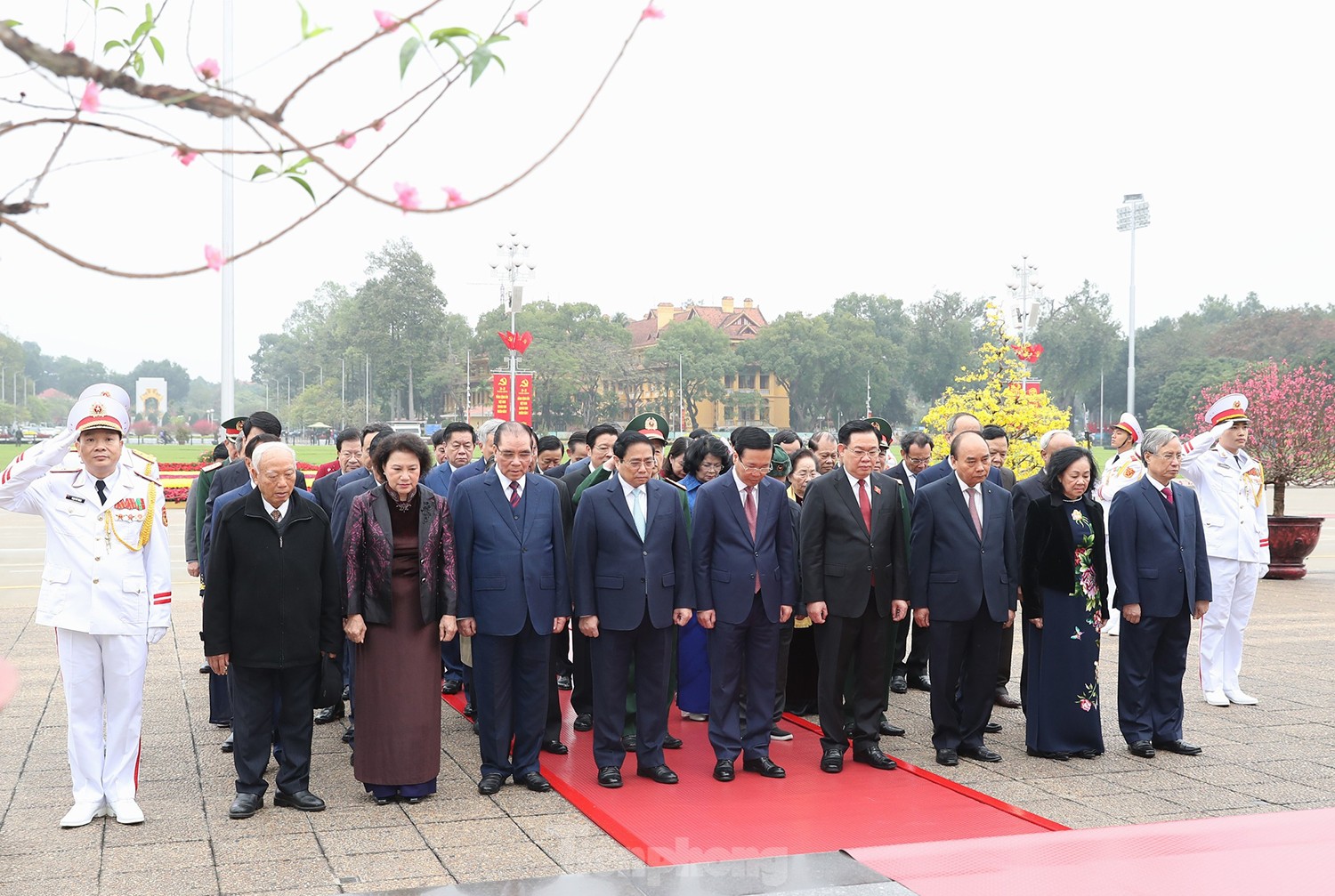 Lãnh đạo Đảng, Nhà nước vào lăng viếng Chủ tịch Hồ Chí Minh- Ảnh 3.