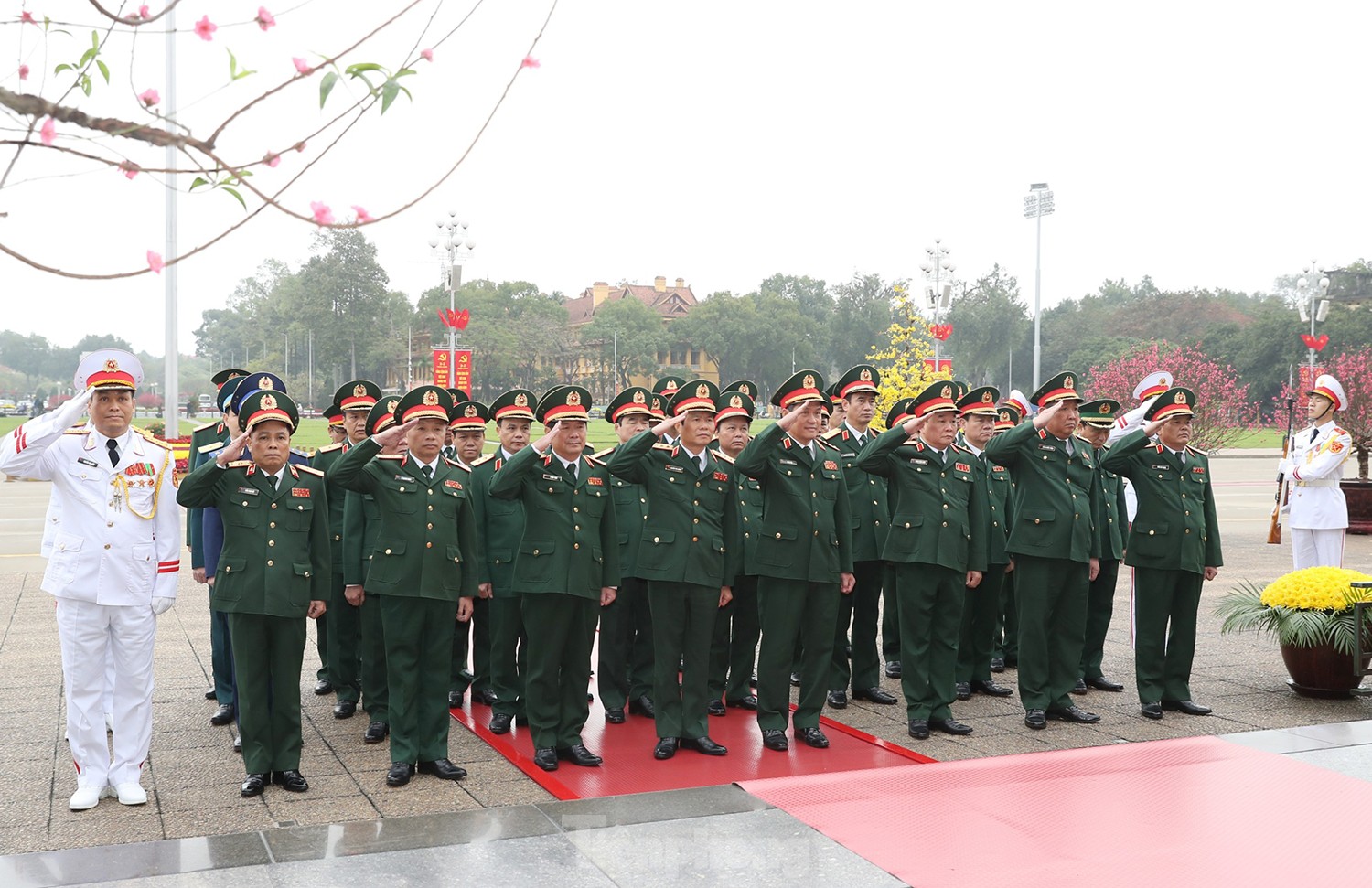 Lãnh đạo Đảng, Nhà nước vào lăng viếng Chủ tịch Hồ Chí Minh- Ảnh 6.