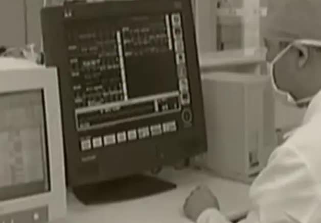 Kỳ lạ người đàn ông vừa chào đời đã có chiếc bụng to như mang thai, đến bệnh viện sinh ra 
