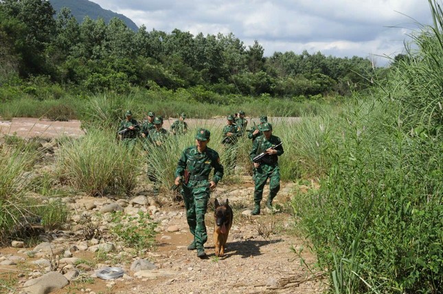 Tuần tra canh gác trên đường biên giới hiểm trở bậc nhất Quảng Ninh- Ảnh 8.