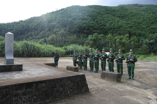 Tuần tra canh gác trên đường biên giới hiểm trở bậc nhất Quảng Ninh- Ảnh 9.