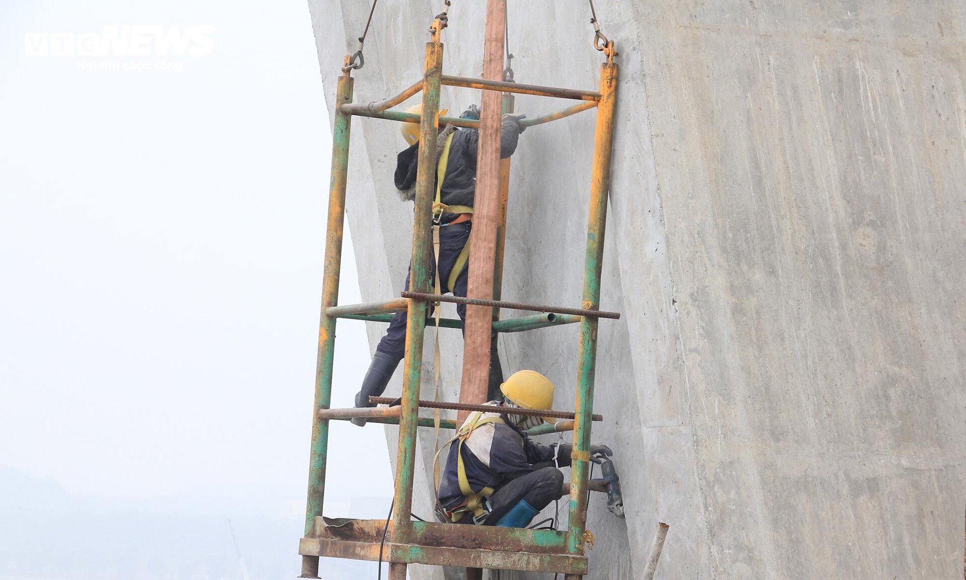 Đại công trường cầu Bến Rừng nối Hải Phòng với Quảng Ninh tất bật ngày cận Tết- Ảnh 14.