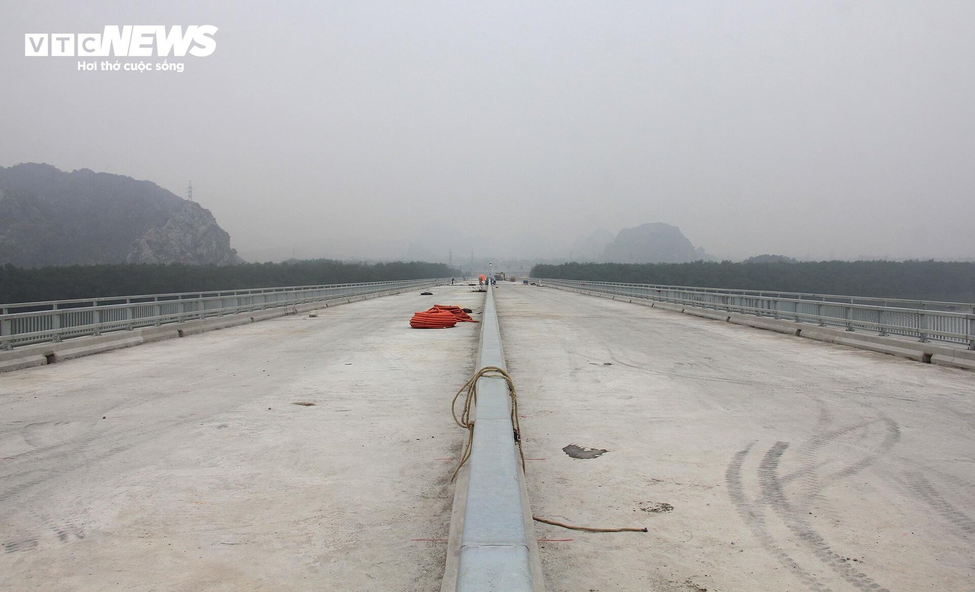 Đại công trường cầu Bến Rừng nối Hải Phòng với Quảng Ninh tất bật ngày cận Tết- Ảnh 17.