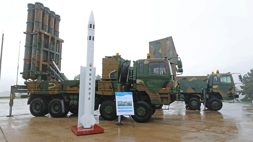 Hàn Quốc thắng lớn khi xuất khẩu tên lửa bản sao S-350 Vityaz- Ảnh 1.