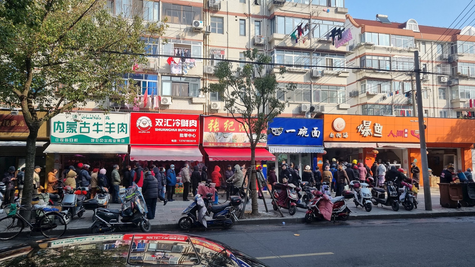 Du học sinh Việt trải nghiệm đi siêu thị ngày 29 Tết tại Trung Quốc: Bất ngờ sản phẩm “cháy hàng” nhanh nhất không phải là hoa quả, kẹo bánh- Ảnh 4.
