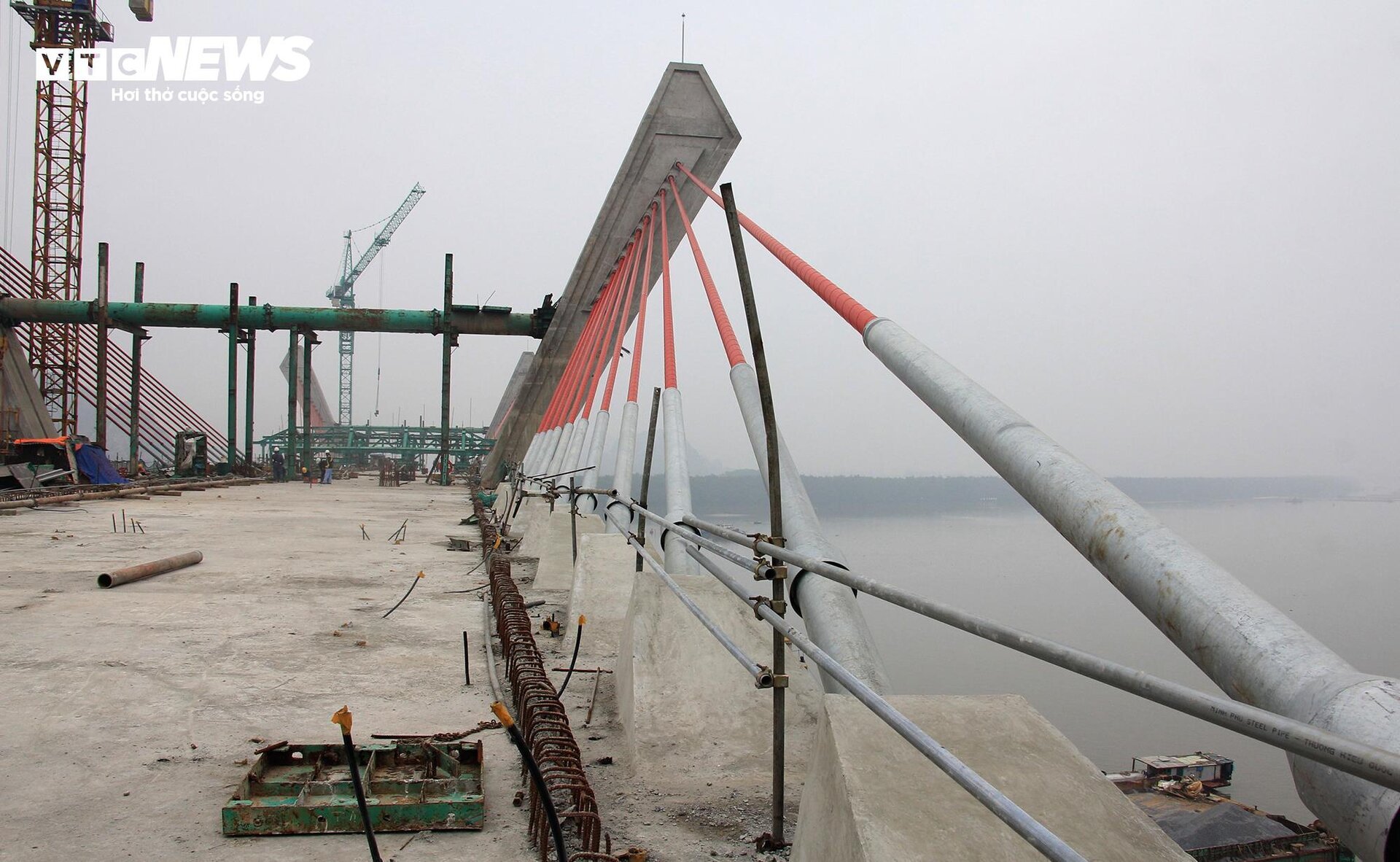 Đại công trường cầu Bến Rừng nối Hải Phòng với Quảng Ninh tất bật ngày cận Tết- Ảnh 9.