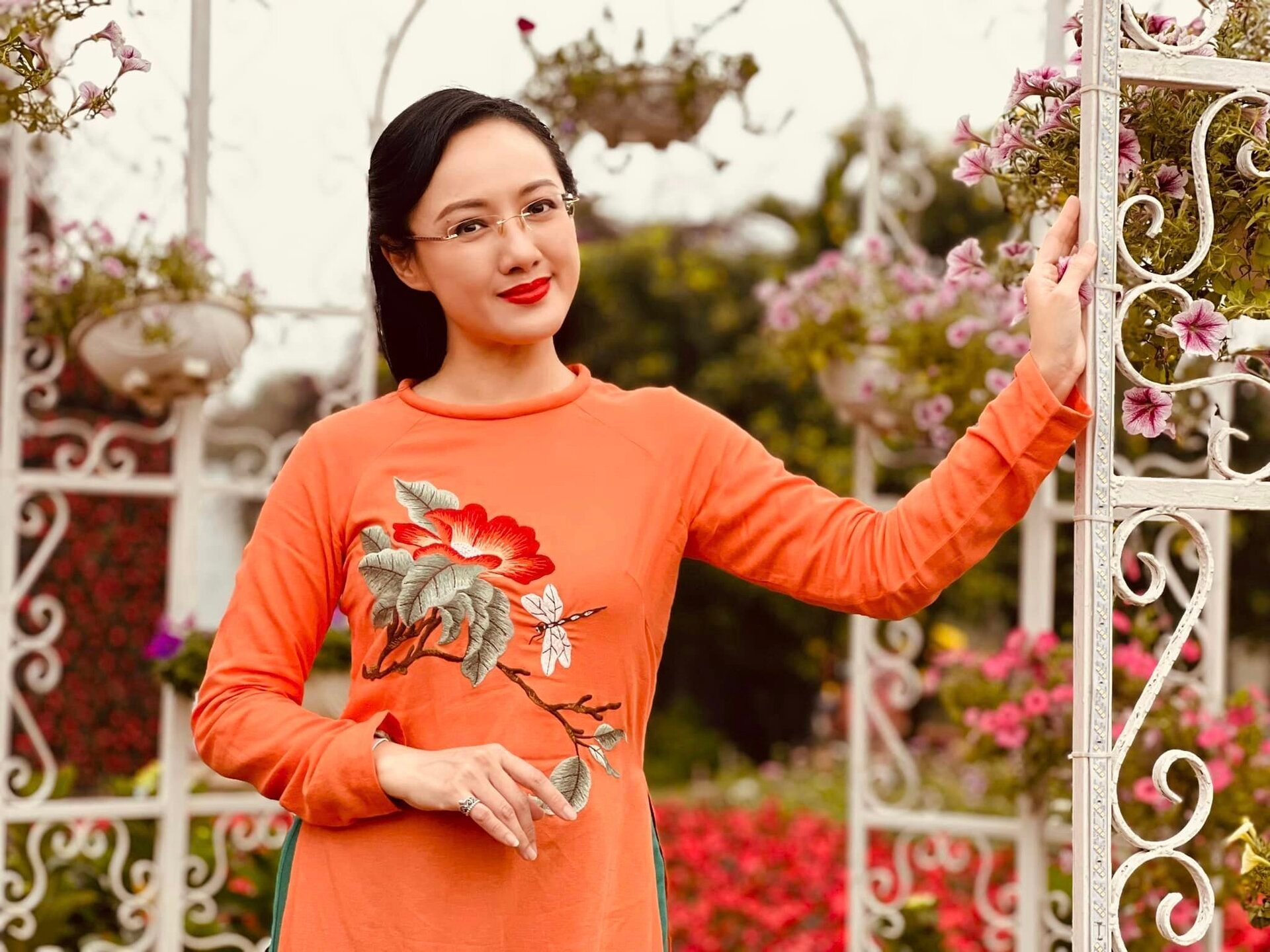 Sao Việt 8/2: Mỹ Tâm tự tay gói bánh tét, Hoa hậu H'Hen Niê dọn nhà đón Tết- Ảnh 10.