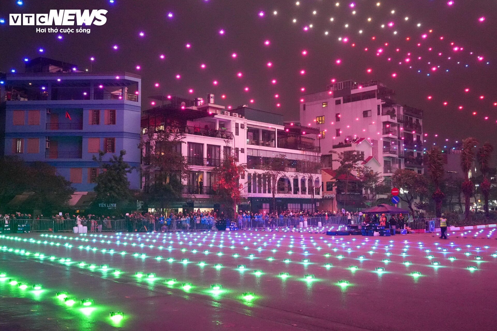 2024 thiết bị bay không người lái tạo hình Rồng thời Lý rực rỡ trên trời Hà Nội- Ảnh 2.