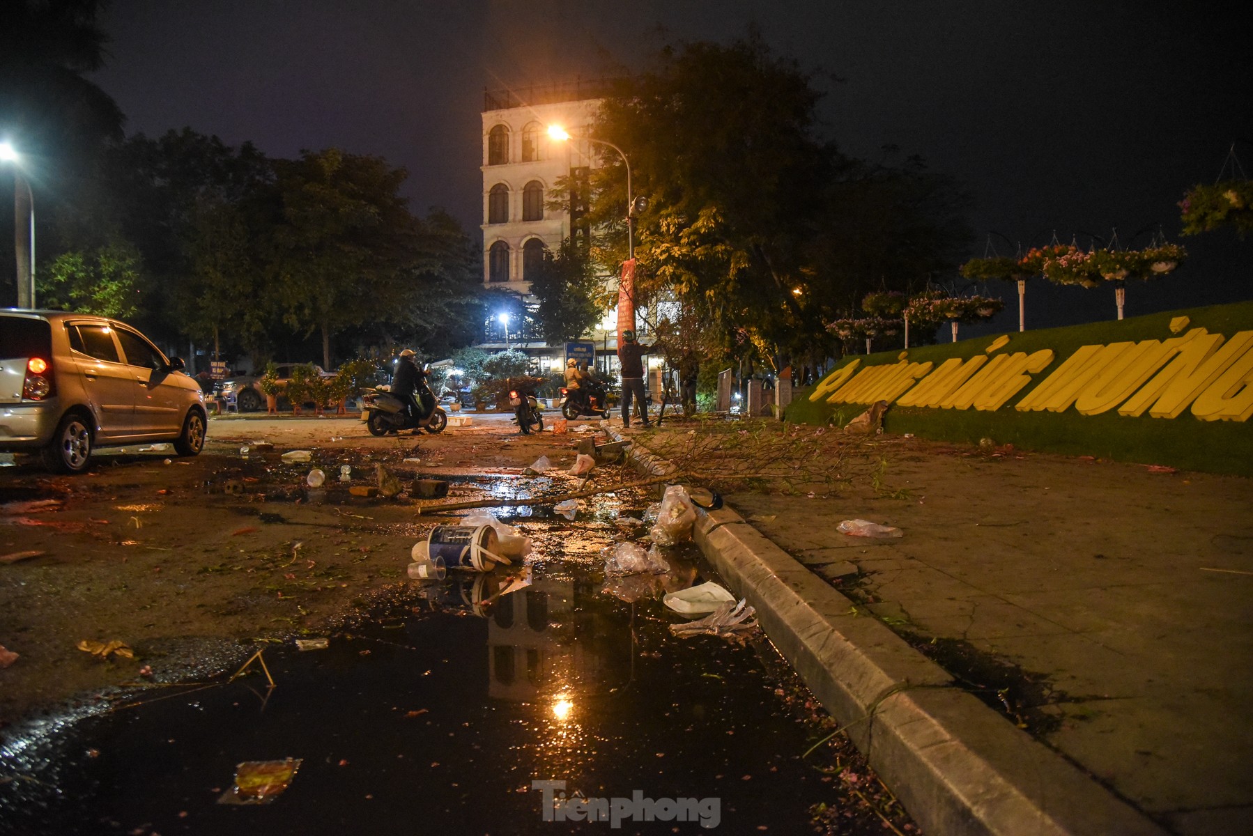 Mới 29 Tết, tiểu thương bán hoa đã dọn hàng về quê- Ảnh 9.