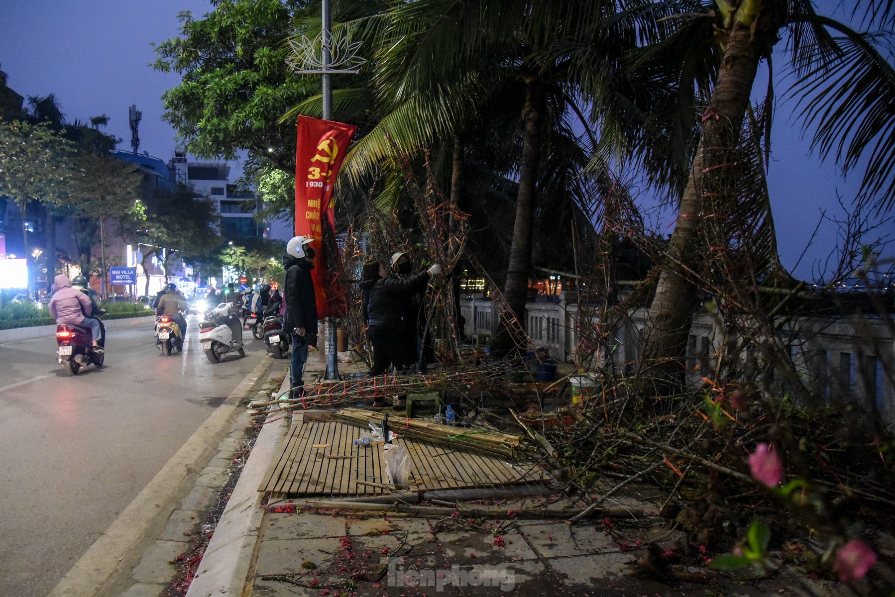 Mới 29 Tết, tiểu thương bán hoa đã dọn hàng về quê- Ảnh 6.