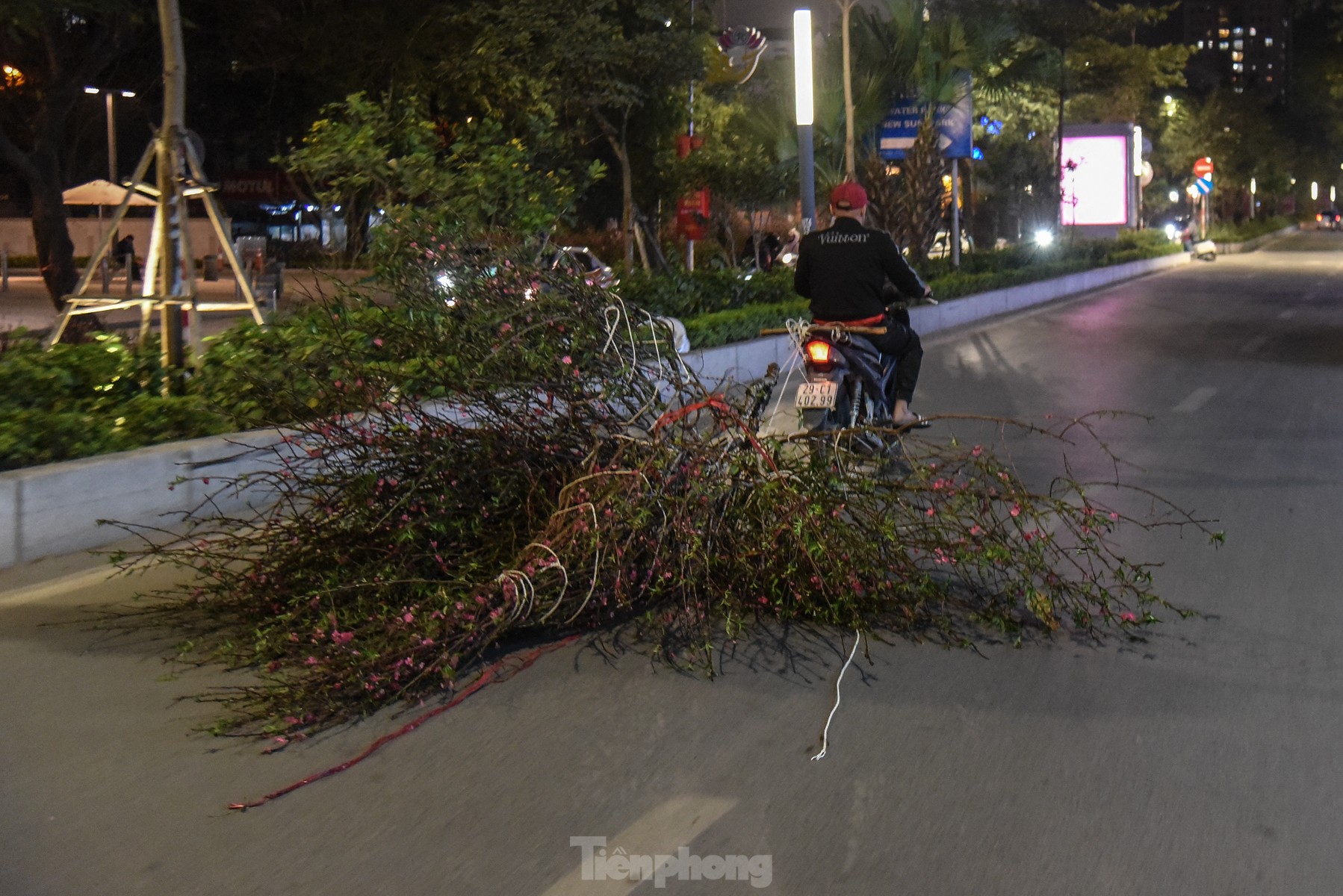 Mới 29 Tết, tiểu thương bán hoa đã dọn hàng về quê- Ảnh 11.