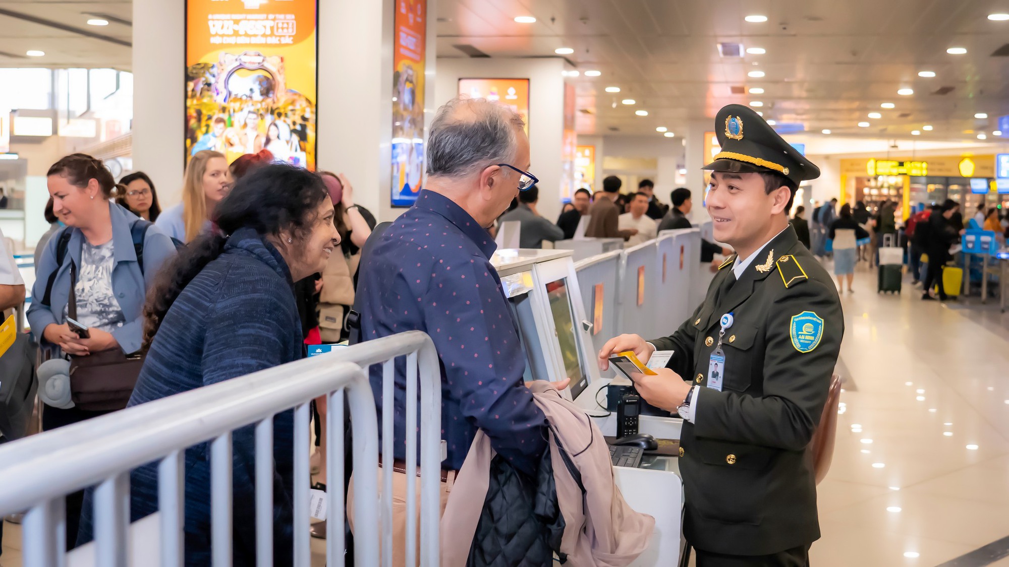 Sân bay Nội Bài - cửa ngõ Thủ đô khác lạ ngày cuối năm- Ảnh 17.