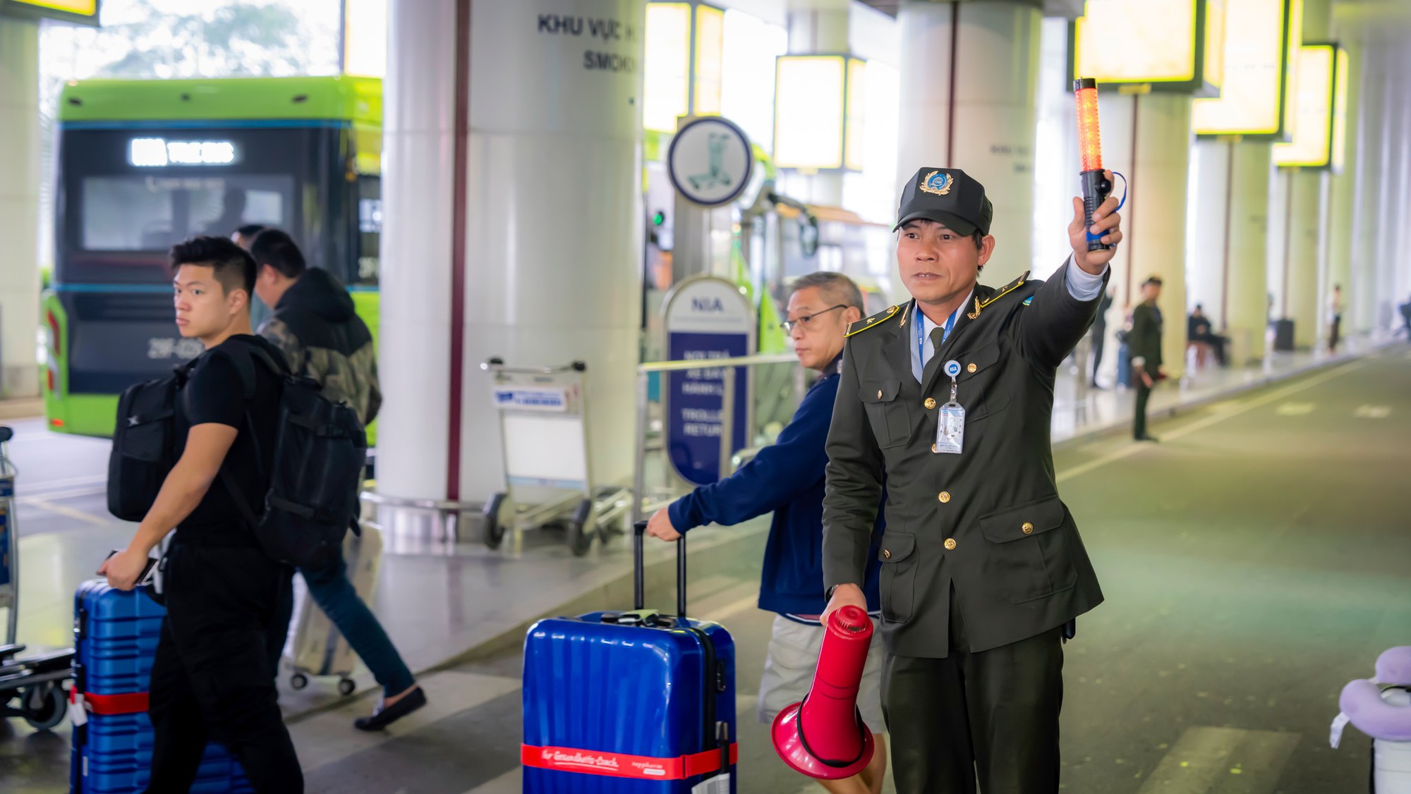 Sân bay Nội Bài - cửa ngõ Thủ đô khác lạ ngày cuối năm- Ảnh 5.