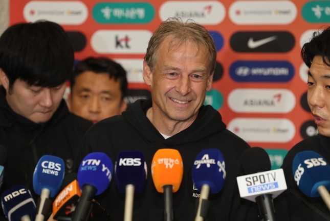 HLV Klinsmann đổ thêm dầu vào lửa, tuyên bố không thay đổi phong cách- Ảnh 1.