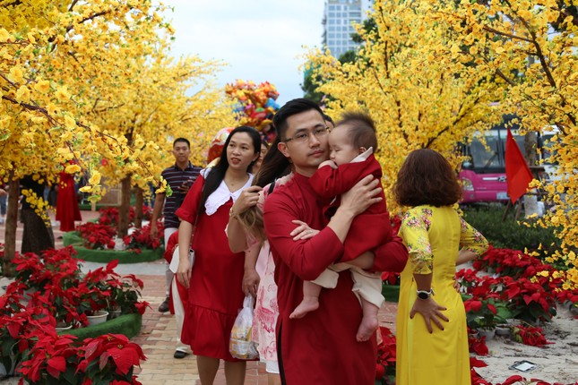 TRỰC TIẾP: Không khí đón giao thừa, chào Xuân Giáp Thìn 2024 trên cả nước- Ảnh 34. TRỰC TIẾP: Không khí đón giao thừa, chào Xuân Giáp Thìn 2024 trên cả nước- Ảnh 34.