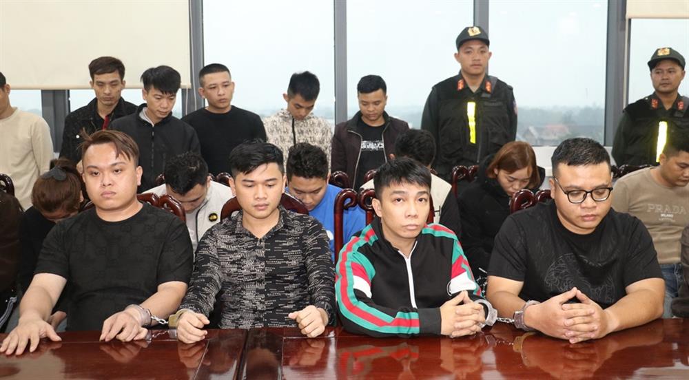 Cảnh sát đồng loạt khám xét, bắt 32 đối tượng lừa hơn 200 tỷ của người dân Việt Nam- Ảnh 2.