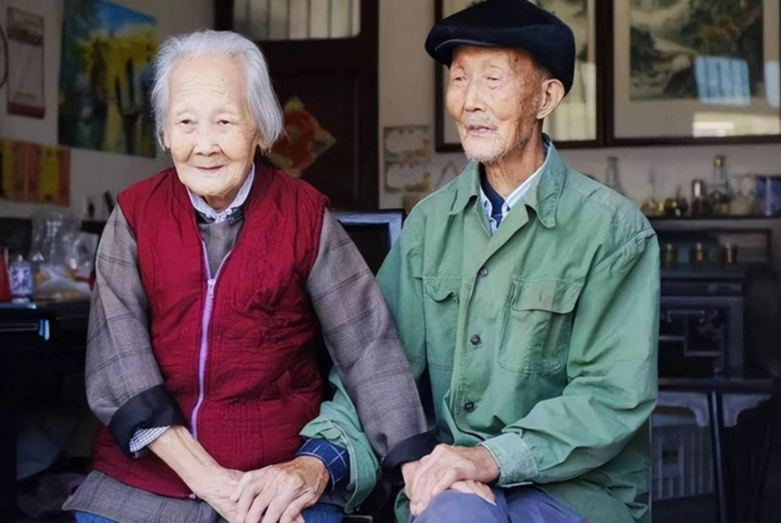 5 thói quen đơn giản của cặp vợ chồng sống thọ hơn 115 tuổi- Ảnh 1.