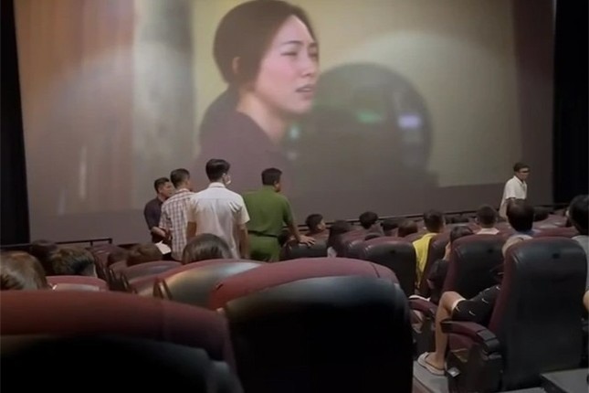 4 rạp chiếu bị phạt vì để học sinh xem phim 18+ 'Mai'- Ảnh 1.