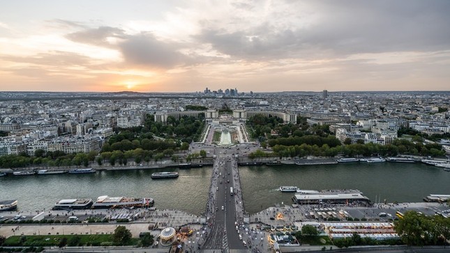 Tổng thống Pháp Macron hứa sẽ bơi ở sông Seine- Ảnh 1.