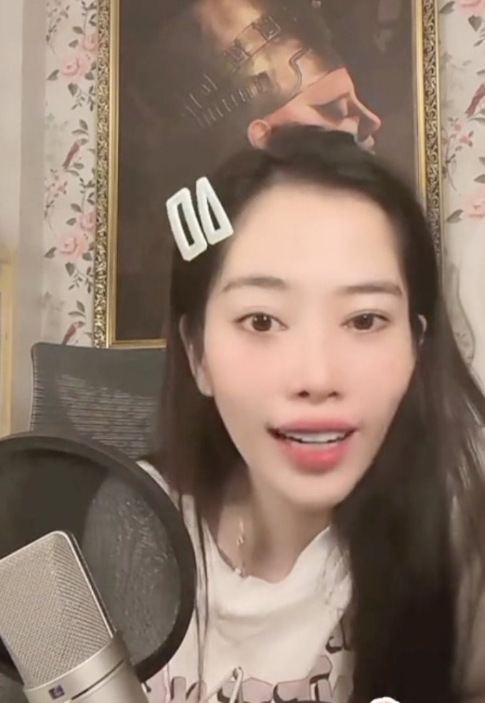 Sau khi bị phạt 37,5 triệu đồng, Nam Em gỡ các bài đăng và khoá bình luận trên trang thường livestream- Ảnh 3. Sau khi bị phạt 37,5 triệu đồng, Nam Em gỡ các bài đăng và khoá bình luận trên trang thường livestream- Ảnh 3.