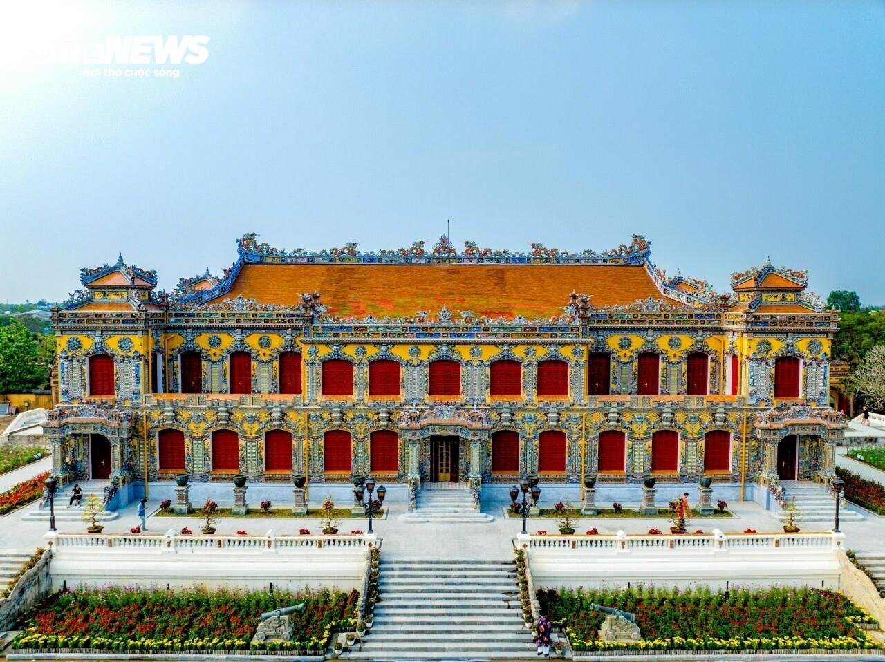 Cận cảnh cung điện thời nhà Nguyễn tốn hàng triệu USD phục dựng ở Huế- Ảnh 2.