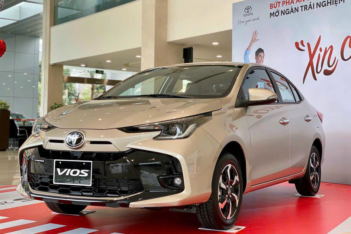 Toyota Vios, Veloz giảm giá tới 47 triệu, Hilux 2024 giá dự kiến từ 668 triệu, thêm trang bị đấu Ranger- Ảnh 2.