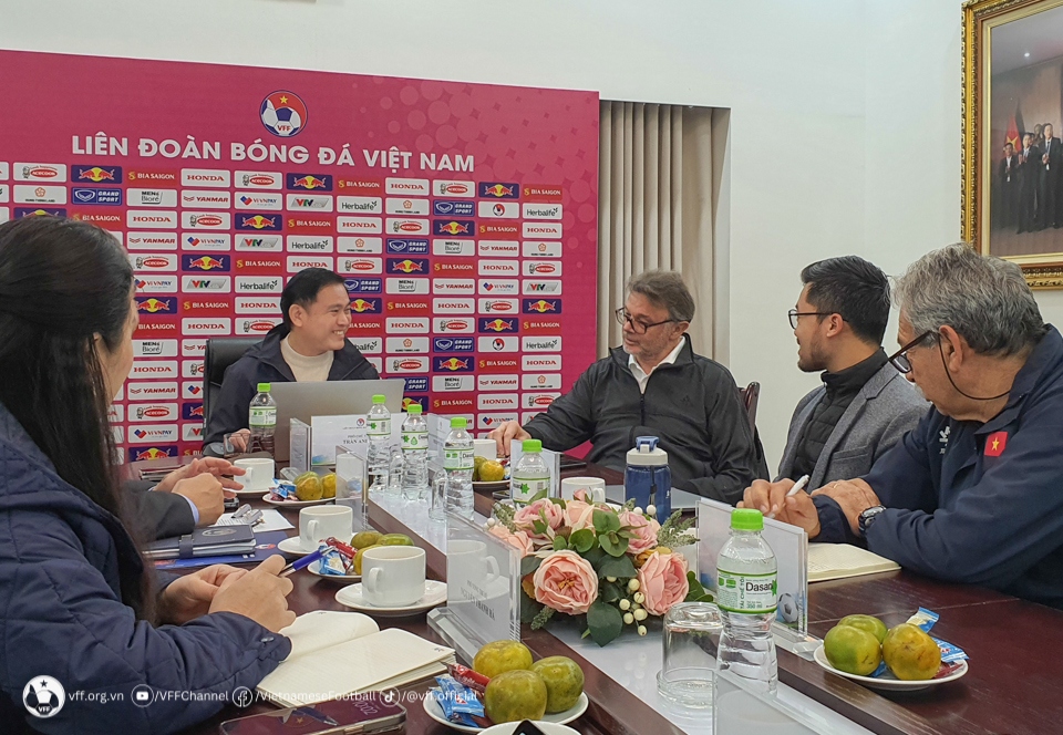 HLV Troussier ra quyết định quan trọng vì lợi ích của ĐT Việt Nam và V-League- Ảnh 2.