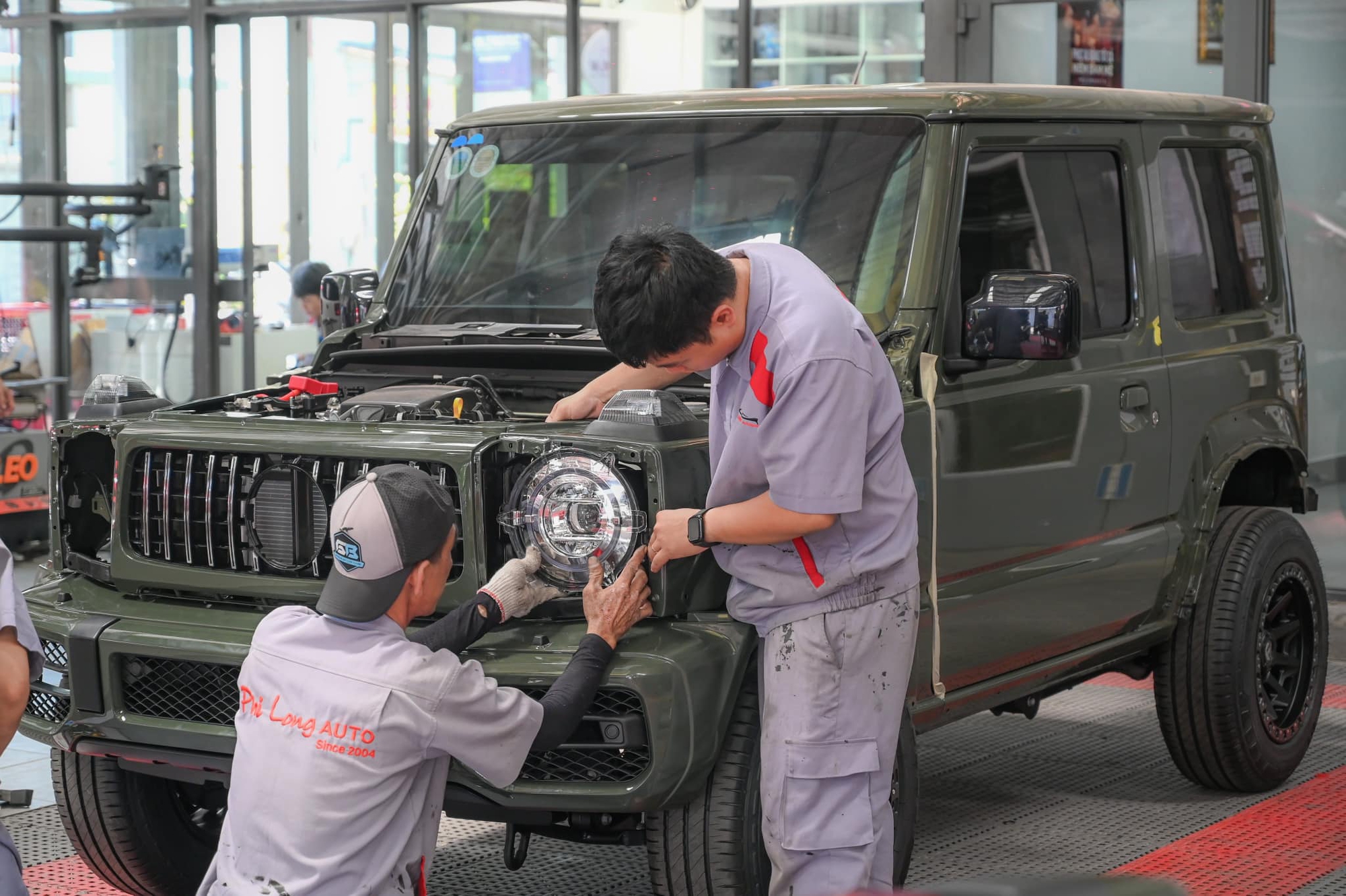 Suzuki Jimny tại Việt Nam có gói độ kiểu G 63 Brabus: Giá 89 triệu, thay hàng chục chi tiết, nhìn xa dễ tưởng xe sang- Ảnh 2.