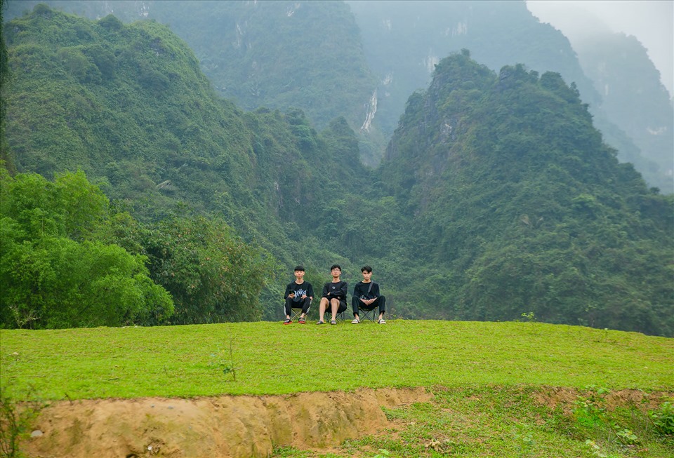 Phát hiện thảo nguyên xanh cách Hà Nội chưa tới 100km, được so sánh như “vịnh Hạ Long trên cạn”- Ảnh 7.