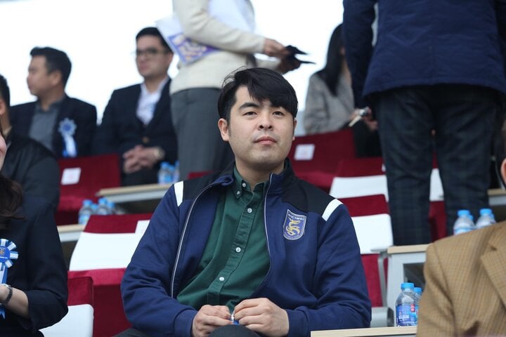 Ông Park Hang Seo lần đầu tiên dự khán trận đấu của đội bóng mới- Ảnh 6.