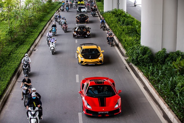 Livestream khoe dàn xe khủng, Hoàng Kim Khánh chia sẻ: Koenigsegg Regera đã về, sẽ sớm đưa tất cả 'xế cưng' đi tour tới Nha Trang- Ảnh 6.