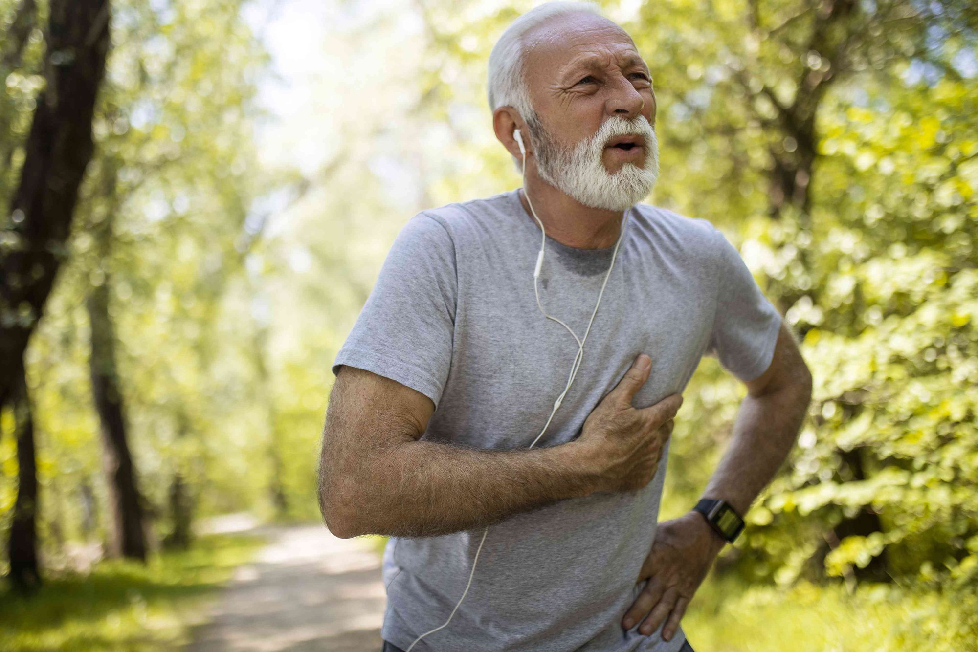 5 hành vi âm thầm rút ngắn tuổi thọ, khiến sức khỏe sụt giảm nhanh chóng: Sau 50 tuổi cần đặc biệt lưu ý- Ảnh 2.